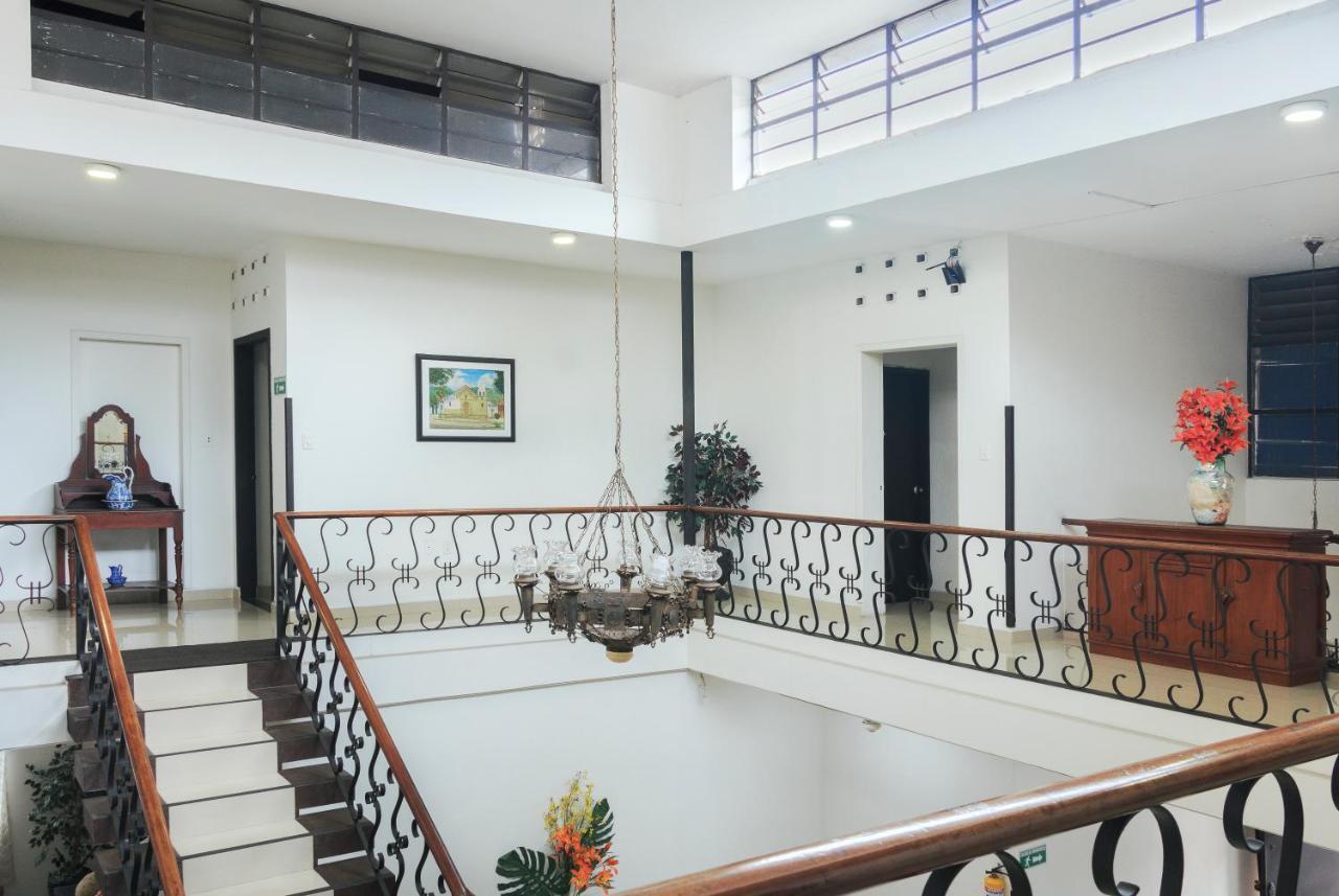 Hotel Colonial Plaza Букараманга Экстерьер фото